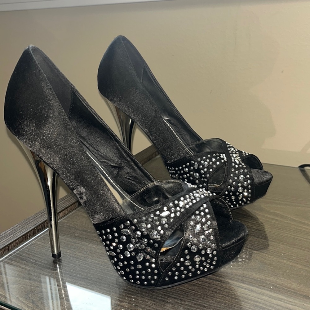 Adorable Black and silver high heel shoe ladies size 8.5 8/12